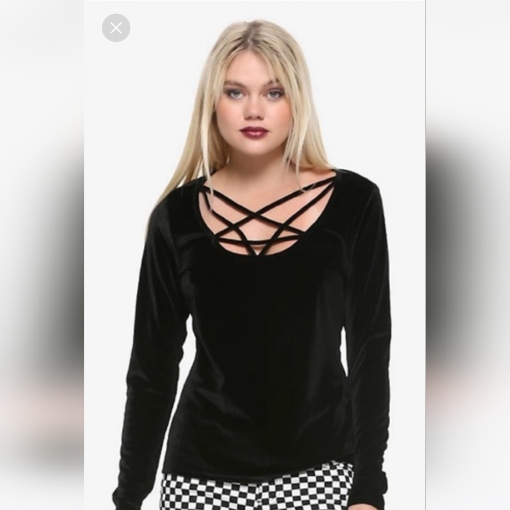 Hot Topic nwot  Black Velvet Top sz XS - Picture 6 of 7